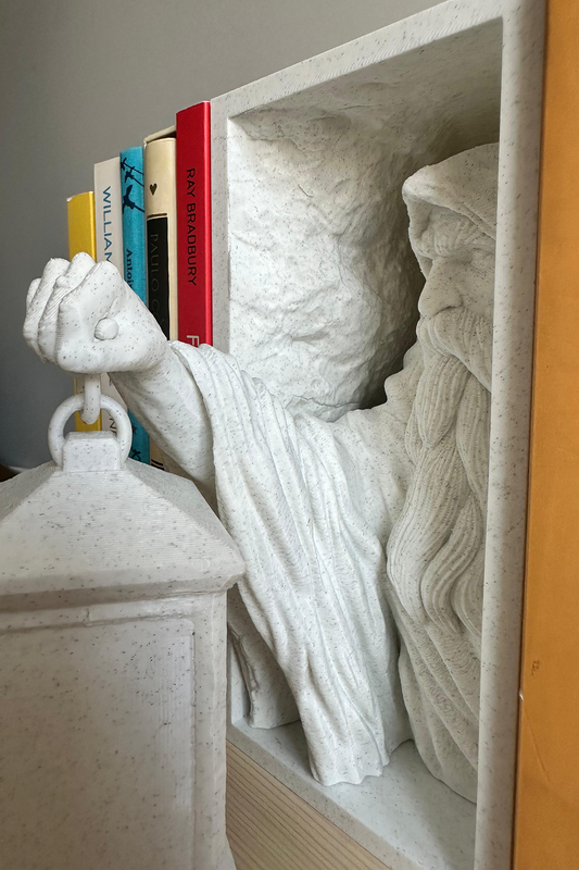 Gizemli Adam Kitap Tutucu