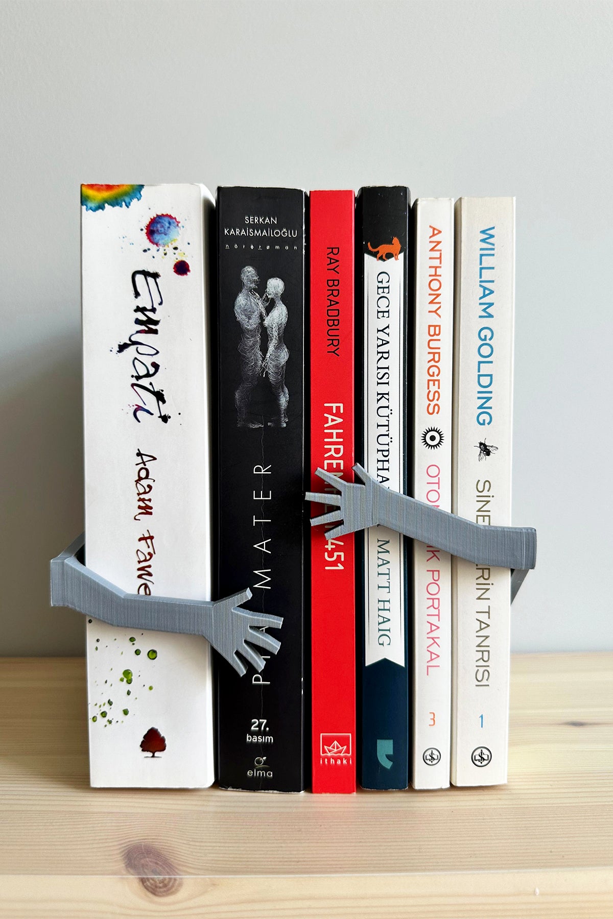 Sarılan Kollar Kitap Tutucu